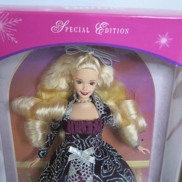 VINTAGE 1996 Winter Fantasy BARBIE #17249 Caucasian Blonde New In Box Mattel - Picture 2 of 10